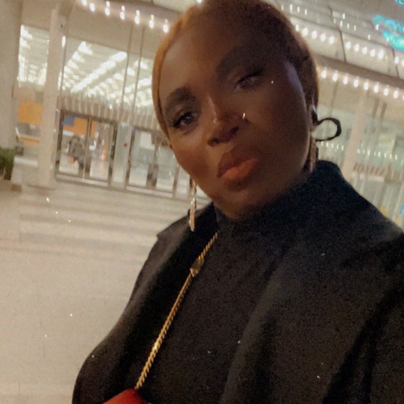 Meet your Posher, Stephanie - Picture 1 of 1